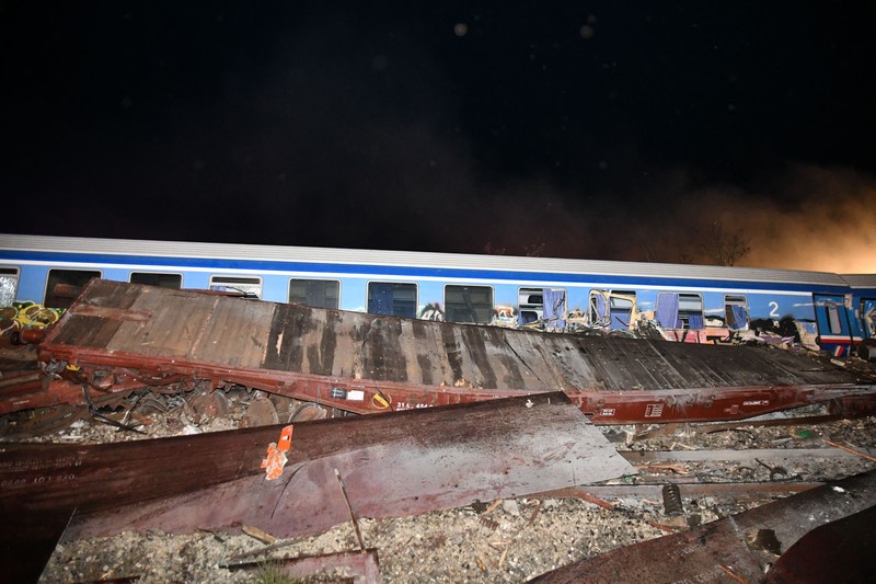Lokasi kecelakaan, di mana dua kereta bertabrakan, terlihat di dekat kota Larissa, Yunani, 1 Maret 2023. Lokasi kecelakaan, di mana dua kereta bertabrakan, terlihat di dekat kota Larissa, Yunani, 1 Maret 2023. (REUTERS/Kostas Mantziaris)