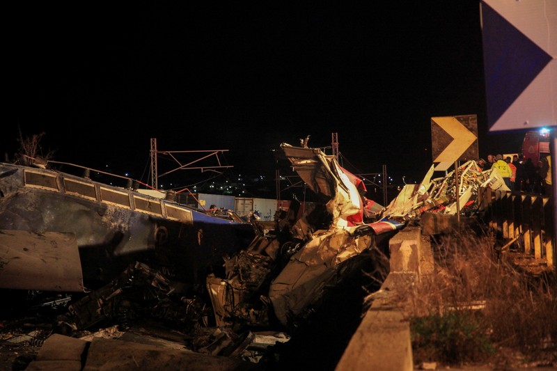 Lokasi kecelakaan, di mana dua kereta bertabrakan, terlihat di dekat kota Larissa, Yunani, 1 Maret 2023. Lokasi kecelakaan, di mana dua kereta bertabrakan, terlihat di dekat kota Larissa, Yunani, 1 Maret 2023. (REUTERS/Kostas Mantziaris)