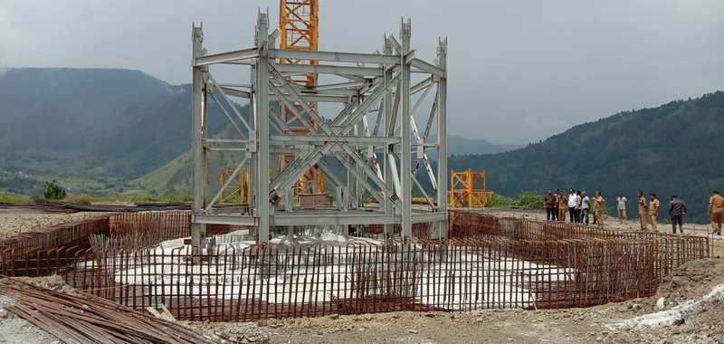 Pembangunan Objek Wisata Rohani Patung Yesus Kristus setinggi 61 meter di Bukit Sibea-bea Desa Janji Martahan Kecamatan Harian. (Samosirkab.go.id)