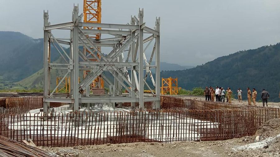 Pembangunan Objek Wisata Rohani Patung Yesus Kristus setinggi 61 meter di Bukit Sibea-bea Desa Janji Martahan Kecamatan Harian. (Samosirkab.go.id)