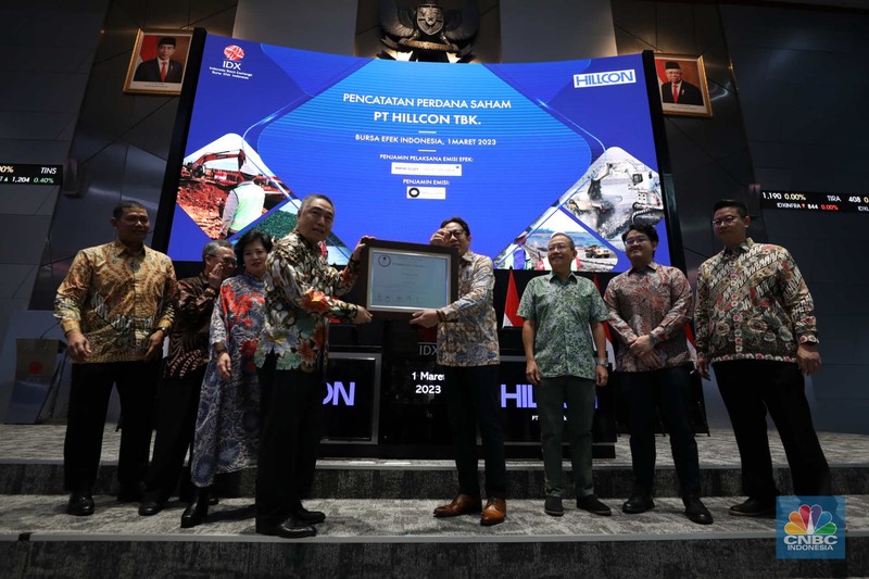 Emiten Kontraktor Tambang Nikel PT Hillcon Tbk (HILL) resmi melantai di bursa pada Rabu, (1/3/2023). Ketika dibuka, total nilai transaksinya mencapai Rp7,3 miliar. Emiten Kontraktor Tambang Nikel PT Hillcon Tbk (HILL) resmi melantai di bursa pada Rabu, (1/3/2023). Ketika dibuka, total nilai transaksinya mencapai Rp7,3 miliar. (CNBC Indonesia/Tri Susilo)