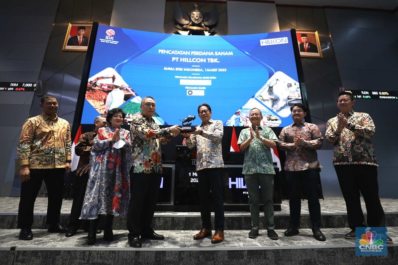 Emiten Kontraktor Tambang Nikel PT Hillcon Tbk (HILL) resmi melantai di bursa pada Rabu, (1/3/2023). Ketika dibuka, total nilai transaksinya mencapai Rp7,3 miliar. (CNBC Indonesia/Tri Susilo)