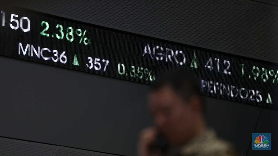 Pencatatan perdana saham PT Hillcon Tbk di Bursa Efek Indonesia, Jakarta, Rabu (1/3/2023). (վ/Tri Susilo)