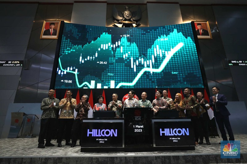 Emiten Kontraktor Tambang Nikel PT Hillcon Tbk (HILL) resmi melantai di bursa pada Rabu, (1/3/2023). Ketika dibuka, total nilai transaksinya mencapai Rp7,3 miliar. (CNBC Indonesia/Tri Susilo)