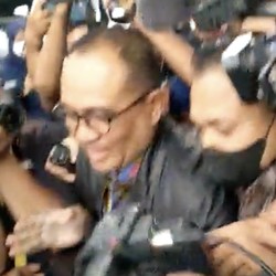 Pasca Diperiksa KPK 8 Jam, Rafael Alun: Tolong Kasihani Saya