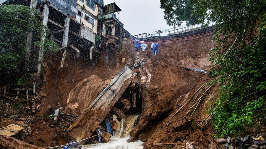 Tangani Longsor Jalan Nasional Bogor-Sukabumi, Kementerian PUPR Bergerak Cepat Bangun Jembatan Bailey. (Dok PUPR)