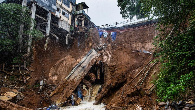 Tangani Longsor Jalan Nasional Bogor-Sukabumi, Kementerian PUPR Bergerak Cepat Bangun Jembatan Bailey. (Dok PUPR)
