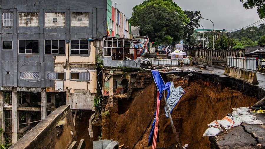Tangani Longsor Jalan Nasional Bogor-Sukabumi, Kementerian PUPR Bergerak Cepat Bangun Jembatan Bailey. (Dok PUPR)
