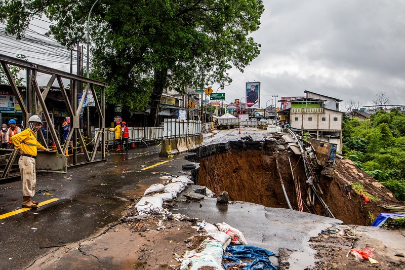 Tangani Longsor Jalan Nasional Bogor-Sukabumi, Kementerian PUPR Bergerak Cepat Bangun Jembatan Bailey. (Dok PUPR)