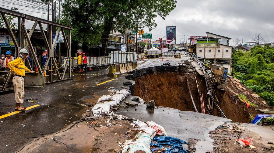 Tangani Longsor Jalan Nasional Bogor-Sukabumi, Kementerian PUPR Bergerak Cepat Bangun Jembatan Bailey. (Dok PUPR)
