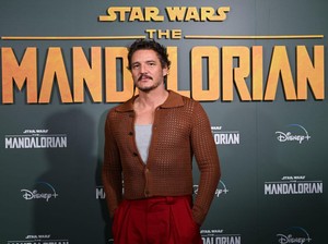 Pedro Pascal Digosipkan Gay, Kepergok Nonton Bioskop Bareng Mantan Luke Evans
