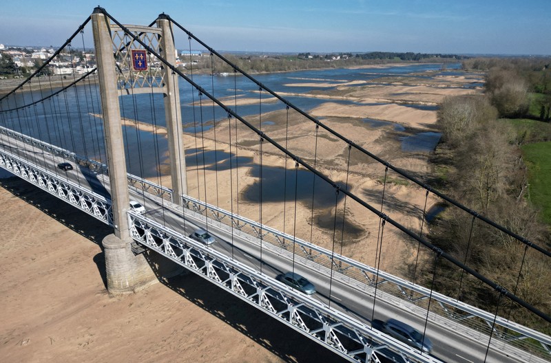 A view shows the Anjou-Bretagne bridge with sandbanks of the Loire River in Ancenis-Saint-Gereon, as France faces records winter dry spell raising fears of another summer of droughts and water restrictions, March 1, 2023. REUTERS/Stephane Mahe     TPX IMAGES OF THE DAY