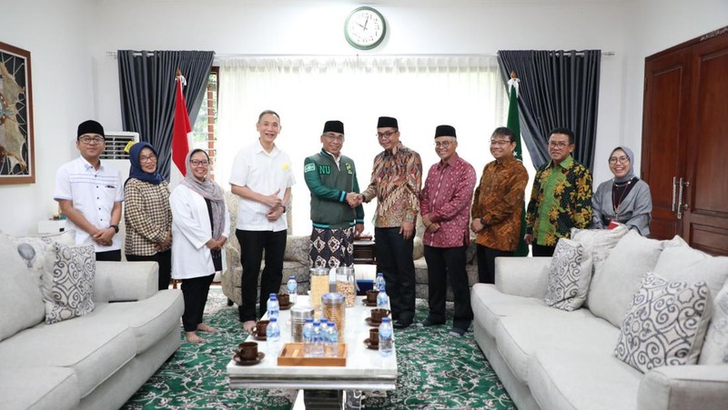 Pertemuan yang dilakukan oleh Dirjen Pajak dengan PBNU merupakan pertemuan rutin bersifat silaturahmi.  Sebagaimana dilakukan tahun lalu, Dirjen Pajak juga bersilaturahmi ke berbagai Tokoh masyarakat dan organisasi keagamaan. (Dok. Dirjen Pajak)
