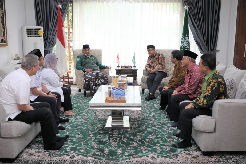 Pertemuan yang dilakukan oleh Dirjen Pajak dengan PBNU merupakan pertemuan rutin bersifat silaturahmi.  Sebagaimana dilakukan tahun lalu, Dirjen Pajak juga bersilaturahmi ke berbagai Tokoh masyarakat dan organisasi keagamaan. (Dok. Dirjen Pajak)