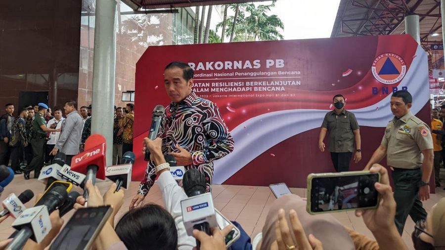 Presiden Joko Widodo usai Rakornas PB di JIExpo, Jakarta, Kamis (2/3/2023). (Emir Yanwardhana/CNBC Indonesia)