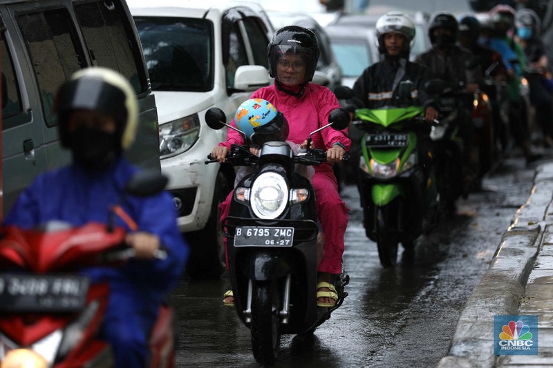 Suasana lalu lintas (lalin) di sejumlah tol di Jakarta mengalami kemacetan siang hingga menjelang sore hari, Kamis (2/3/2023). Suasana lalu lintas (lalin) di sejumlah tol di Jakarta mengalami kemacetan siang hingga menjelang sore hari, Kamis (2/3/2023). (CNBC Indonesia/Tri Susilo)