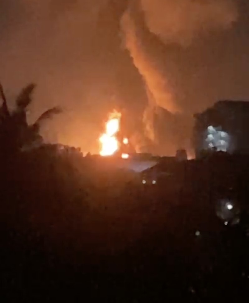 Kebakaran di Kawasan Plumpang, Jakarta Utara, Jumat, 3/3/2023. (Tangkapan Layar) Kebakaran di Kawasan Plumpang, Jakarta Utara, Jumat, 3/3/2023. (Tangkapan Layar)