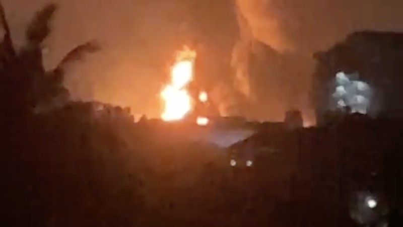 Kebakaran di Kawasan Plumpang, Jakarta Utara, Jumat, 3/3/2023. (Tangkapan Layar)