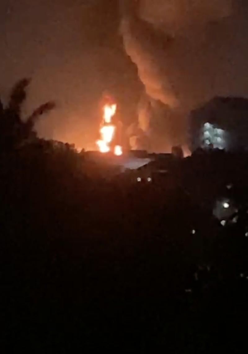 Kebakaran di Kawasan Plumpang, Jakarta Utara, Jumat, 3/3/2023. (Tangkapan Layar) Kebakaran di Kawasan Plumpang, Jakarta Utara, Jumat, 3/3/2023. (Tangkapan Layar)