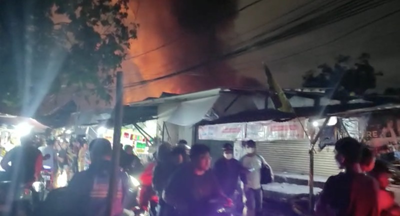 Kebakaran di Kawasan Plumpang, Jakarta Utara, Jumat, 3/3/2023. (Tangkapan Layar) Kebakaran di Kawasan Plumpang, Jakarta Utara, Jumat, 3/3/2023. (Tangkapan Layar)