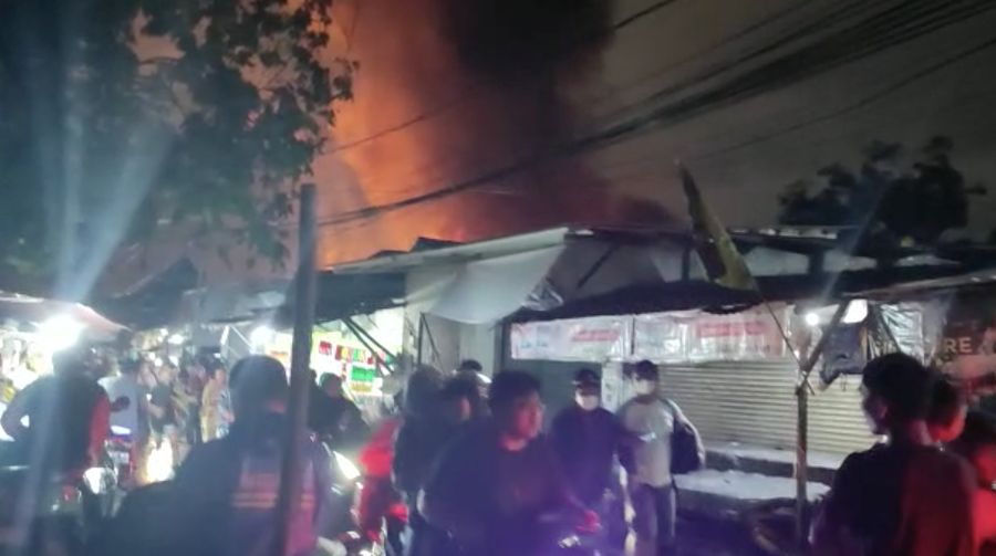 Kebakaran di Kawasan Plumpang, Jakarta Utara, Jumat, 3/3/2023. (Tangkapan Layar)