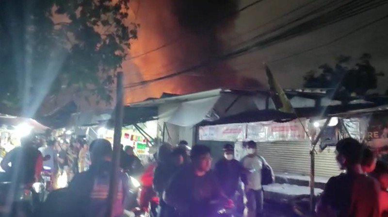 Kebakaran di Kawasan Plumpang, Jakarta Utara, Jumat, 3/3/2023. (Tangkapan Layar)