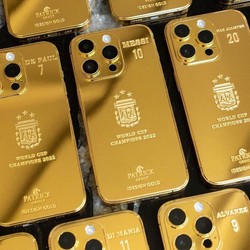 Sempat Jeblok, Harga Emas Kembali Terbang Tinggi