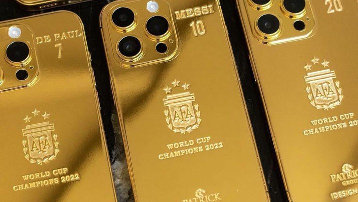 Lionel Messi berikan pemain dan staff timnas Argentina Iphone 14 berlapis emas senilai Rp 3 Miliar. (Dok: Tangkapan layar instagram @ussfeeds)
