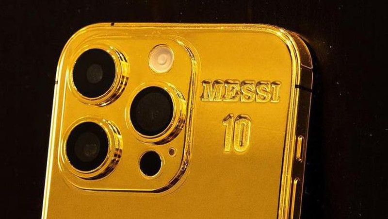 Lionel Messi berikan pemain dan staff timnas Argentina Iphone 14 berlapis emas senilai Rp 3 Miliar. (Instagram/Idesign Gold)