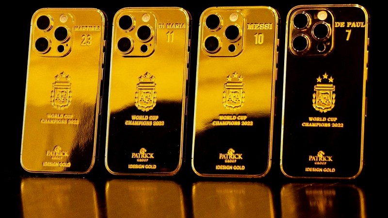 Lionel Messi berikan pemain dan staff timnas Argentina Iphone 14 berlapis emas senilai Rp 3 Miliar. (Instagram/Idesign Gold)