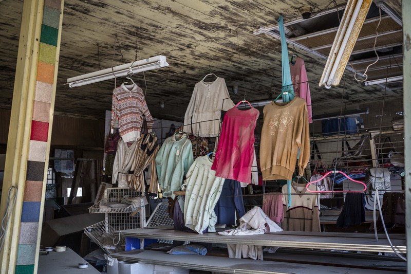 Suasana rumah kosong serta kendaraan tanpa pemilik di Okuma, Jepang. (NurPhoto via Getty Images) Suasana rumah kosong serta kendaraan tanpa pemilik di Okuma, Jepang. (NurPhoto via Getty Images)