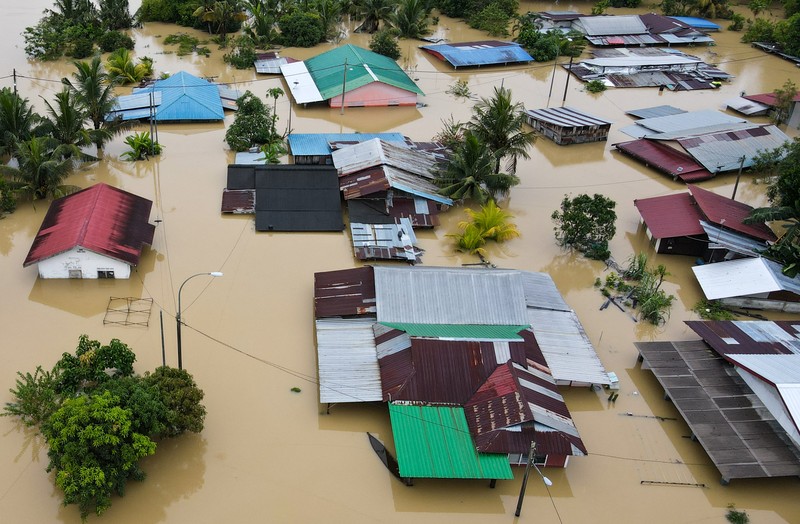 Banjir merendam sejumlah wilayah di Yong Peng, Johor Malaysia, pada (4/3/2023). (AFP via Getty Images/MOHD RASFAN)