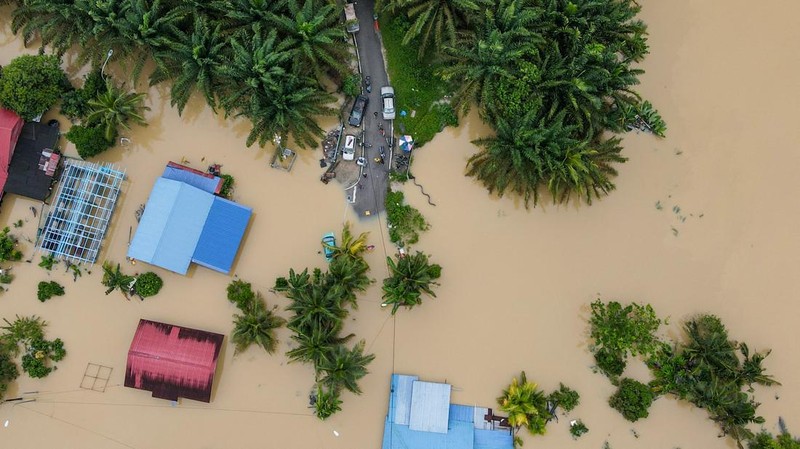 Banjir merendam sejumlah wilayah di Yong Peng, Johor Malaysia, pada (4/3/2023). (AFP via Getty Images/MOHD RASFAN)