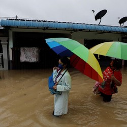 Banjir di Negara Tetangga Paksa Puluhan Ribu Orang Mengungsi