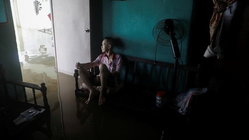 Banjir merendam sejumlah wilayah di Yong Peng, Johor Malaysia, pada (4/3/2023). (AFP via Getty Images/MOHD RASFAN)