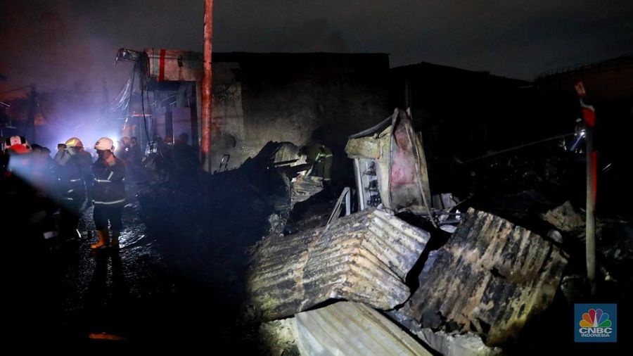 Kebakaran di Kawasan Plumpang, Jakarta Utara, Jumat, 3/3/2023. (CNBC Indonesia/Muhammad Sabki)