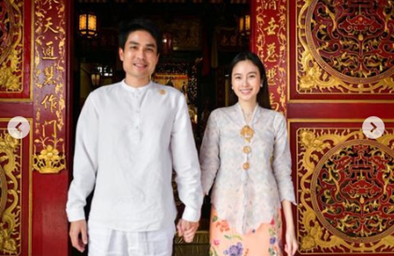 Pada akhirnya, model transgender tercantik Nong Poy telah resmi menjadi pasangan konglomerat Thailand, Oak Phakwa Hongyok. Keduanya melangsungkan pernikahan pada Rabu, 1 Maret 2023. Pada akhirnya, model transgender tercantik Nong Poy telah resmi menjadi pasangan konglomerat Thailand, Oak Phakwa Hongyok. Keduanya melangsungkan pernikahan pada Rabu, 1 Maret 2023. (Tangkapan Layar Instagram @poydtreechada)