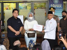 Wapres Serahkan Bantuan Pertamina ke Pengungsi di Plumpang