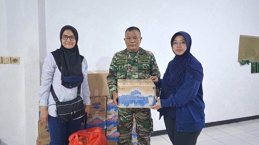 Respon cepat PT Pertamina (Persero) terhadap penanganan kejadian di Integrated Terminal Plumpang Jakarta tidak hanya untuk pemadaman tapi juga fokus memberikan bantuan kepada warga Plumpang yang terdampak. (Dok. Pertamina)