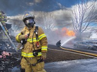 Truk BBM Terguling di AS, Sopir Tewas dan Rumah Terbakar