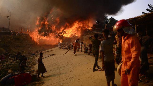 Arson Attack Destroys Rohingya Refugee Camp in Bangladesh, 4,000 Left Homeless