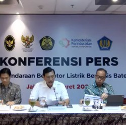 Luhut: Insentif Kendaraan Listrik Efektif 20 Maret 2023