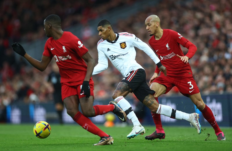 Liverpool menang atas Manchester United 7-0 dalam lanjutan Liga Inggris musim ini. Kemenangan ini tak hanya membuka asa The Reds menembus empat besar, namun sekaligus menyulitkan upaya Setan Merah mengejar Arsenal. (REUTERS/CARL RECINE) Liverpool menang atas Manchester United 7-0 dalam lanjutan Liga Inggris musim ini. Kemenangan ini tak hanya membuka asa The Reds menembus empat besar, namun sekaligus menyulitkan upaya Setan Merah mengejar Arsenal. (REUTERS/CARL RECINE)