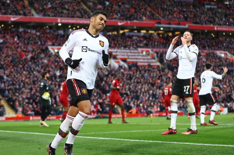Liverpool menang atas Manchester United 7-0 dalam lanjutan Liga Inggris musim ini. Kemenangan ini tak hanya membuka asa The Reds menembus empat besar, namun sekaligus menyulitkan upaya Setan Merah mengejar Arsenal. (REUTERS/CARL RECINE) Liverpool menang atas Manchester United 7-0 dalam lanjutan Liga Inggris musim ini. Kemenangan ini tak hanya membuka asa The Reds menembus empat besar, namun sekaligus menyulitkan upaya Setan Merah mengejar Arsenal. (REUTERS/CARL RECINE)