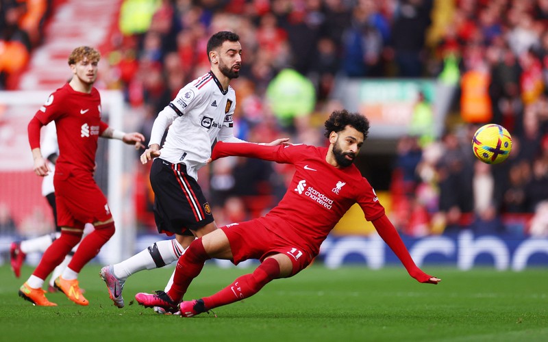 Liverpool menang atas Manchester United 7-0 dalam lanjutan Liga Inggris musim ini. Kemenangan ini tak hanya membuka asa The Reds menembus empat besar, namun sekaligus menyulitkan upaya Setan Merah mengejar Arsenal. (REUTERS/CARL RECINE)