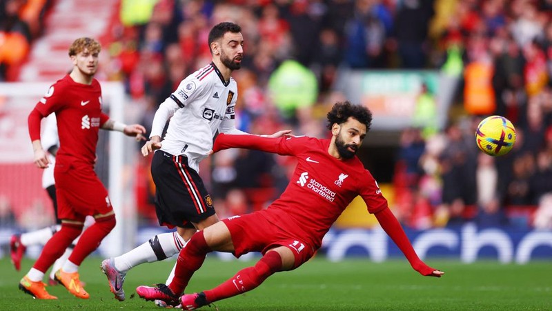 Liverpool menang atas Manchester United 7-0 dalam lanjutan Liga Inggris musim ini. Kemenangan ini tak hanya membuka asa The Reds menembus empat besar, namun sekaligus menyulitkan upaya Setan Merah mengejar Arsenal. (REUTERS/CARL RECINE)