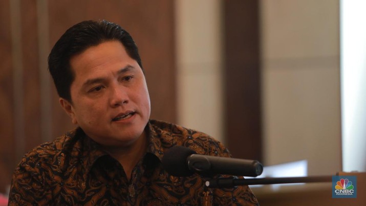 Menteri BUMN Erick Thohir dalam penyerahan pengelolaan Asset perkara Jiwasraya dan Asabri di Gedung Kejaksaan Agung, Senin (6/3/2023). (CNBC Indonesia/Muhammad Sabki) Menteri BUMN Erick Thohir dalam penyerahan pengelolaan Asset perkara Jiwasraya dan Asabri di Gedung Kejaksaan Agung, Senin (6/3/2023). (CNBC Indonesia/Muhammad Sabki)