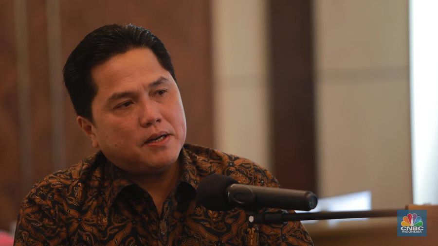 Menteri BUMN Erick Thohir dalam penyerahan pengelolaan Asset perkara Jiwasraya dan Asabri di Gedung Kejaksaan Agung, Senin (6/3/2023). (վ/Muhammad Sabki)