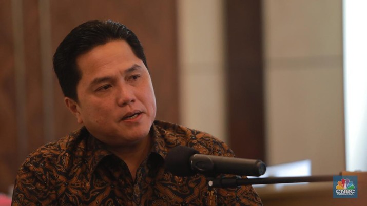 Menteri BUMN Erick Thohir dalam penyerahan pengelolaan Asset perkara Jiwasraya dan Asabri di Gedung Kejaksaan Agung, Senin (6/3/2023). (CNBC Indonesia/Muhammad Sabki) Menteri BUMN Erick Thohir dalam penyerahan pengelolaan Asset perkara Jiwasraya dan Asabri di Gedung Kejaksaan Agung, Senin (6/3/2023). (CNBC Indonesia/Muhammad Sabki)