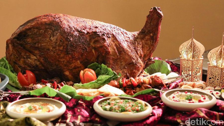 Menu berbuka puasa di Trans Luxury Hotel